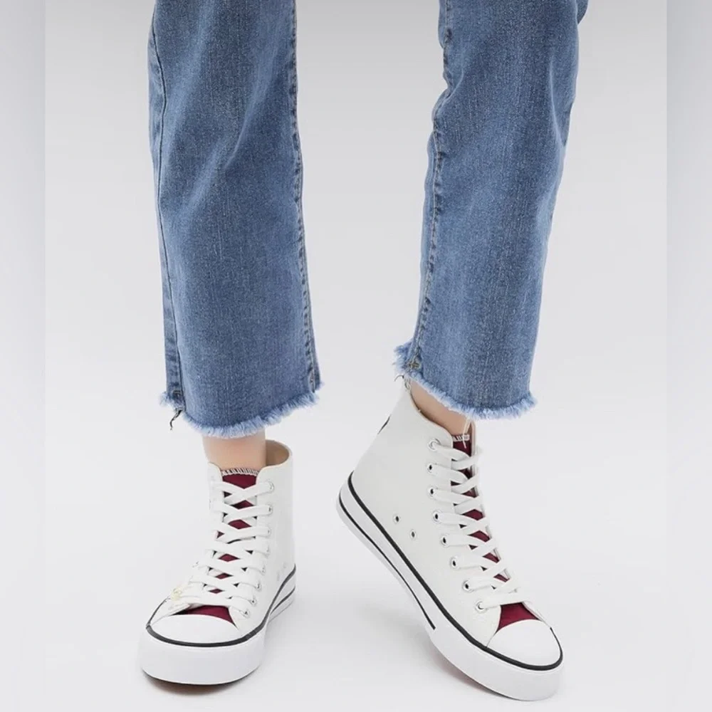 NWT Women's High Top Canvas Sneaker Shoes - Picture 3 of 5